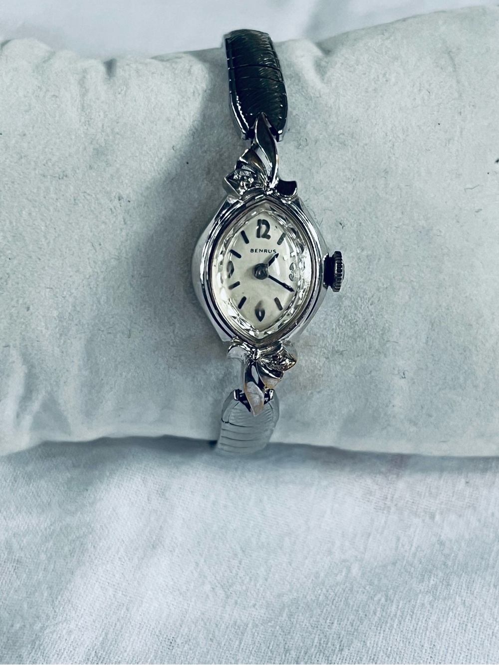 Benrus Women's Silver-Tone Leaf Accent Bracelet Watch - Silver